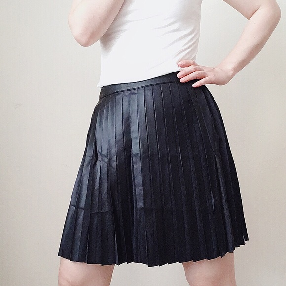 NWT Black Faux Leather pleated skirt - Picture 2 of 8
